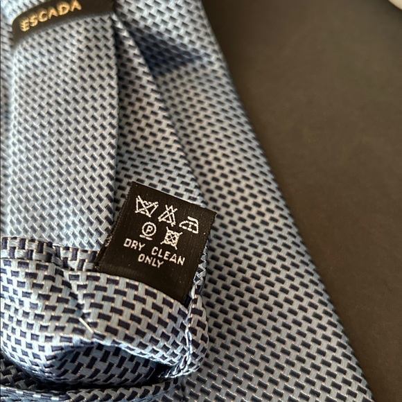 Elegant Escada Blue Men's Tie - Picture 6 of 11
